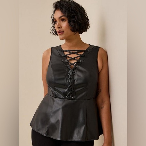 Torrid Peplum Faux Fur Leather Lace Up Top Size 3x NWT Goth Steampunk Rockabilly - Picture 2 of 10